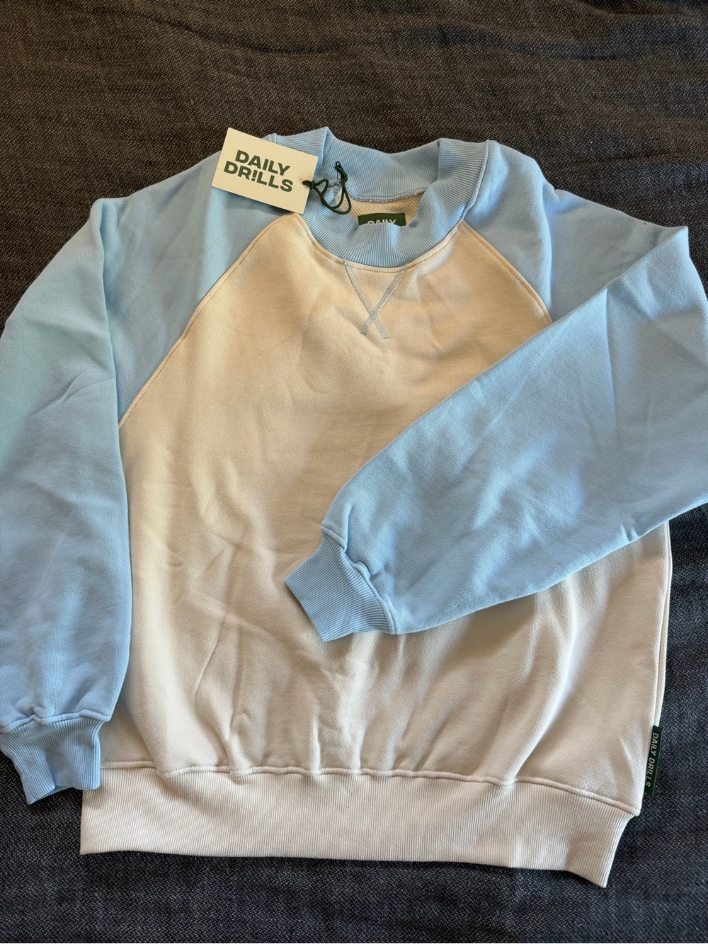 NWT daily drills raglan crew powder blue/sand